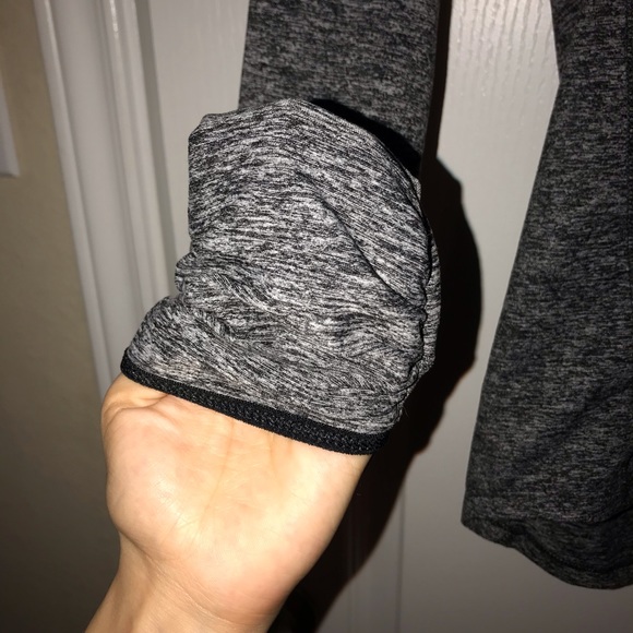 Darkgrey Nike running sweater w/ reflective detail - Picture 3 of 5